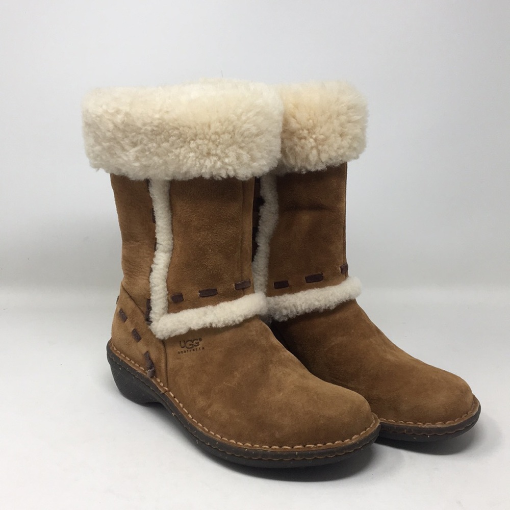 UGG Australia 5674 Boots Like New Size 6 - Picture 1 of 8